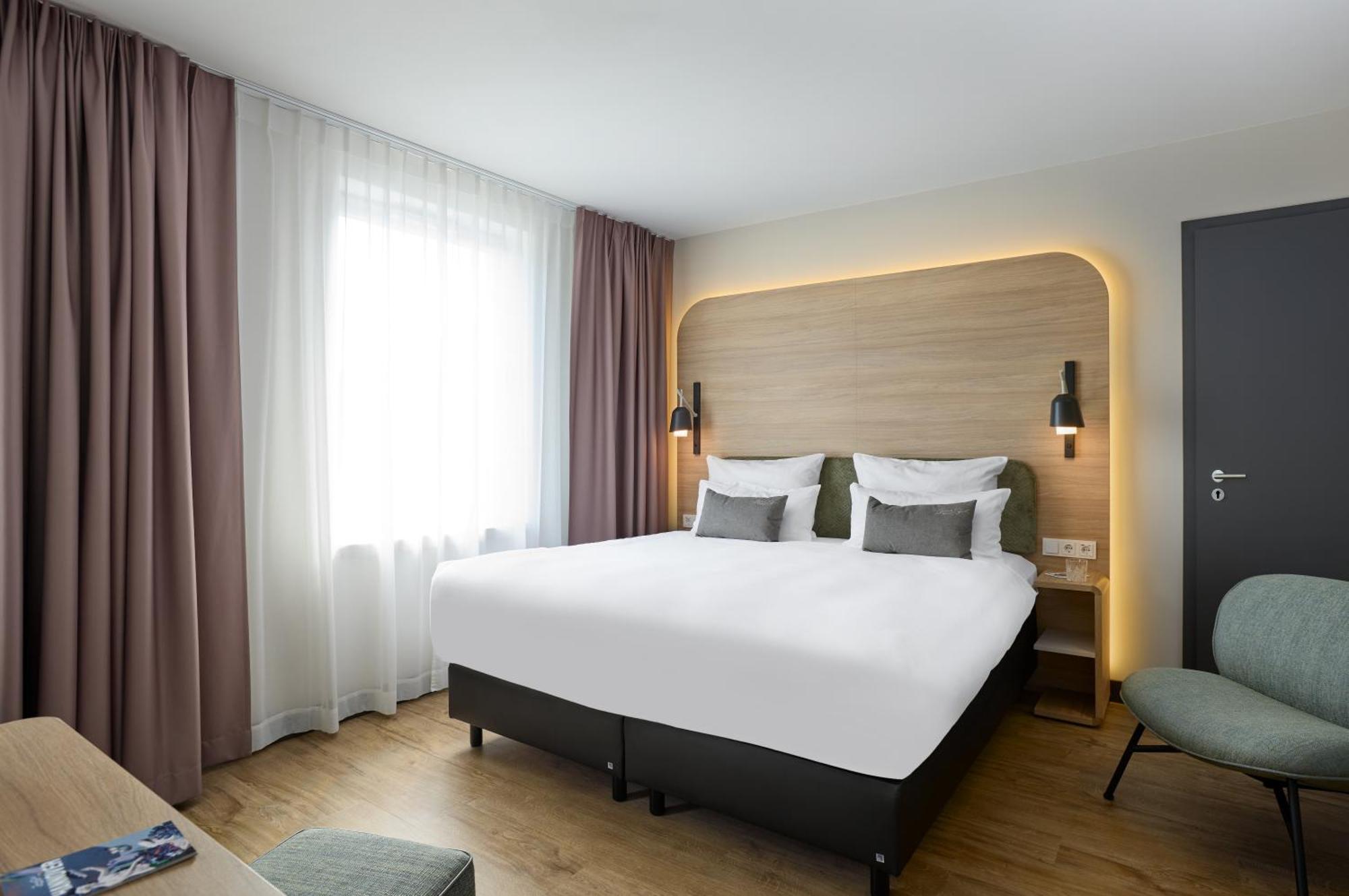 June Six Hotel 3*