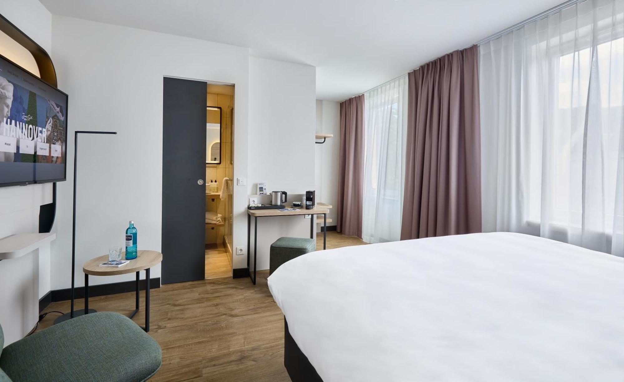 Hotel June Six 3*